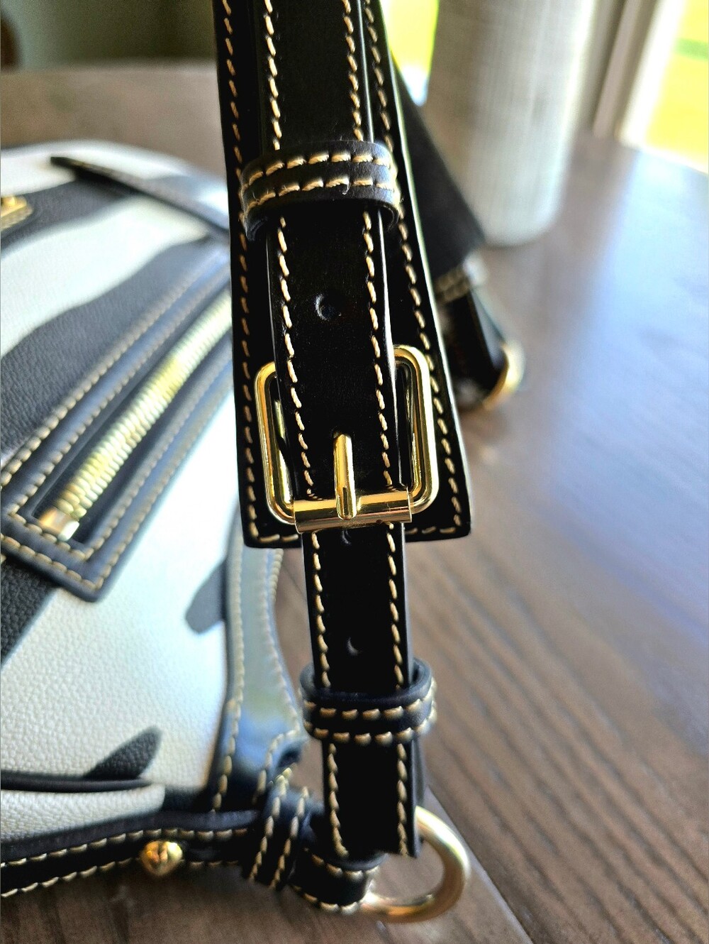 Dooney & Bourke Archives 2007 Crescent Hobo in Zebra. - Picture 7 of 12